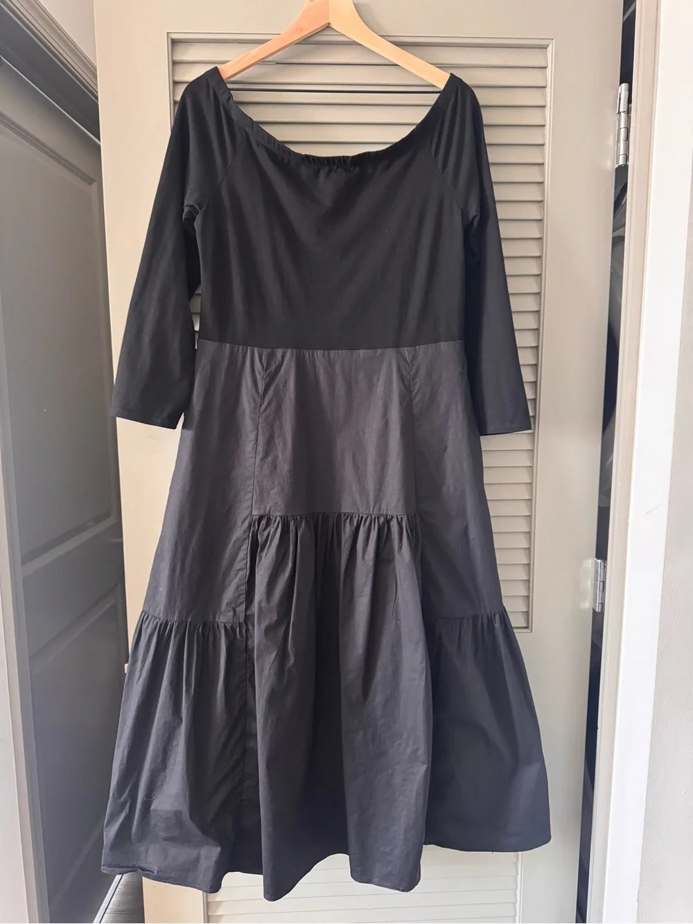 Tuckernuck | Black Off-Shoulder Marissa Long Sleeve Tiered Midi Dress ~ XXL